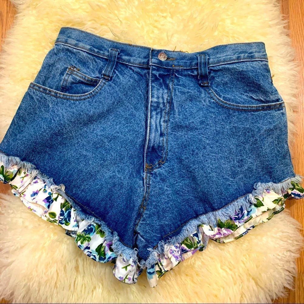 Vintage frayed denim  floral ruffle hem shorts